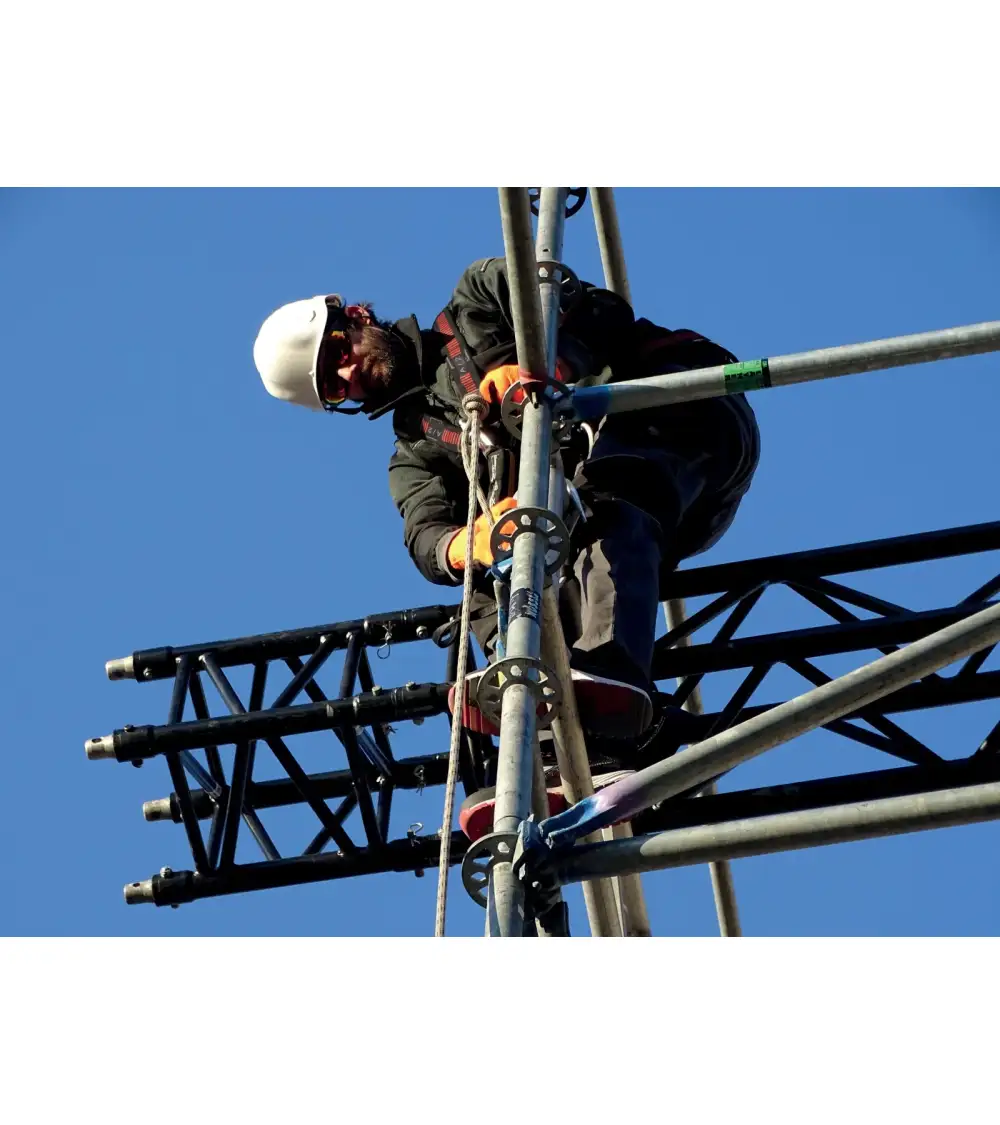 CASCO PARA ALTURAS Y AISLANTE ELECTRICO EJEMPLO DE USO